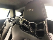 ポルシェ ケイマン GT4