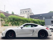 ポルシェ ケイマン GT4