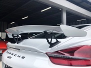 ポルシェ ケイマン GT4