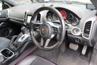 ポルシェ カイエン GTS