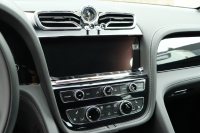 ベントレー ベンテイガ V8