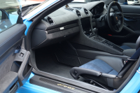 ポルシェ 718 ケイマン GT4RS