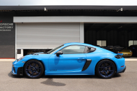 ポルシェ 718 ケイマン GT4RS