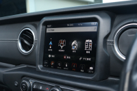 ジープ ラングラー アンリミテッド　サハラ　スカイワンタッチパワートップ4WD