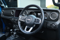 ジープ ラングラー アンリミテッド　サハラ　スカイワンタッチパワートップ4WD