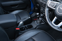 ジープ ラングラー アンリミテッド　サハラ　スカイワンタッチパワートップ4WD