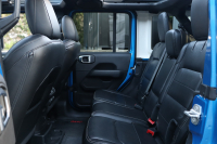 ジープ ラングラー アンリミテッド　サハラ　スカイワンタッチパワートップ4WD