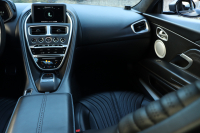 アストンマーティン DB11 V8