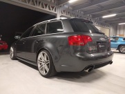 アウディ RS4 