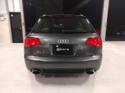 アウディ RS4 