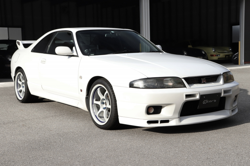 年式相応の経年変化や小傷はあるものの大きな傷やヘコミなど無く、全体的にとても綺麗な印象。