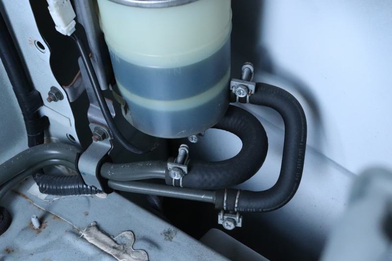 右リアシリンダーも漏れは見当たりません。