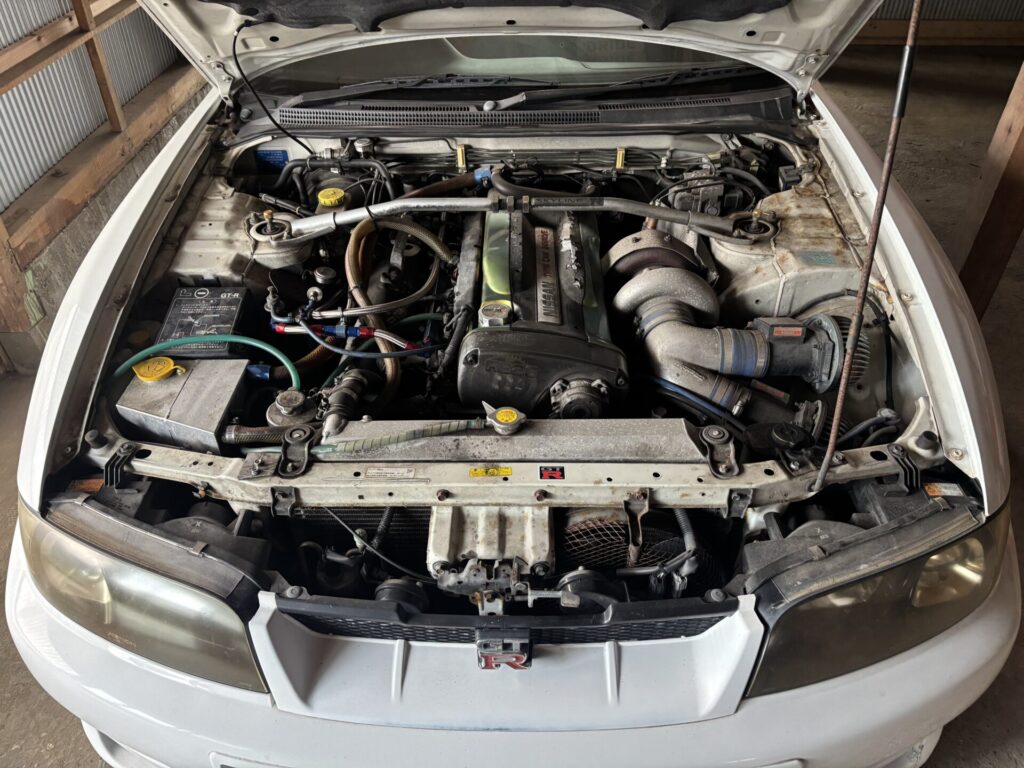 スカイライン33GTR R33 エンジンルーム