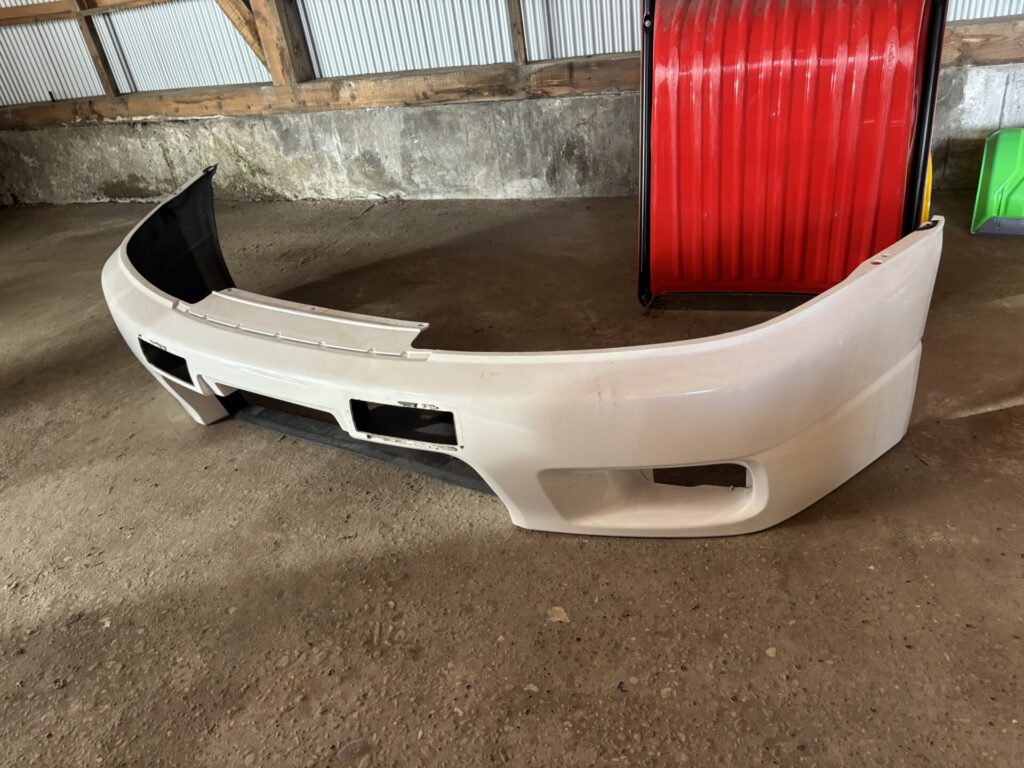 スカイライン33GTR R33 フロントバンパー