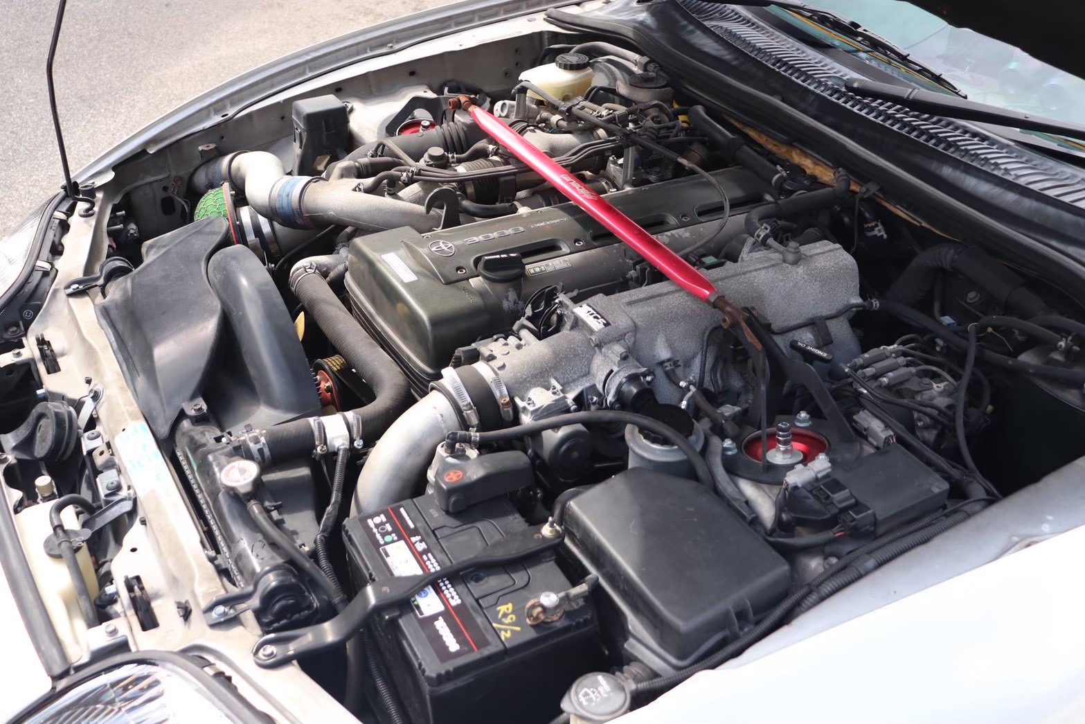 80スープラ エンジンルーム